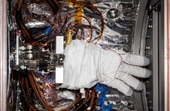 NASA Must Construct Gloves and Boots That Can Stand up to Frigid Moon Temperatures