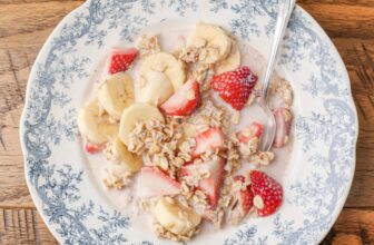 The Greatest Crockpot Oatmeal – Barefeet In The Kitchen